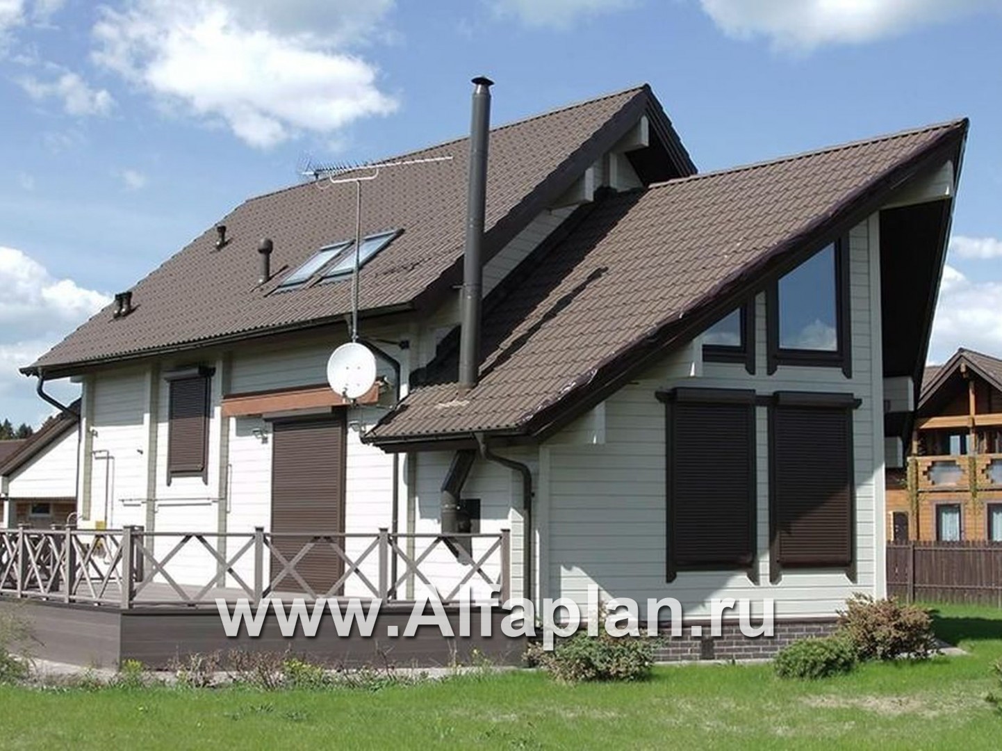 «Новая Традиция» - проект деревянного дома с мансардой, из бревен, с треугольной верандой и навесом на 1 авто - дизайн дома №3